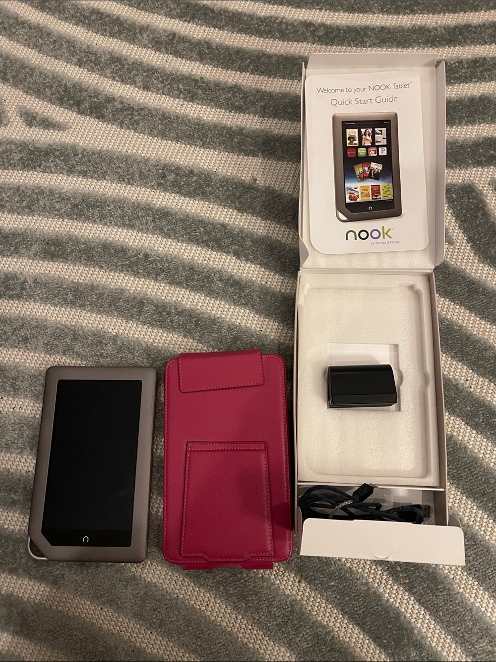 Barnes & Noble NOOK Tablet Pink leather cover  with Gray Bezel